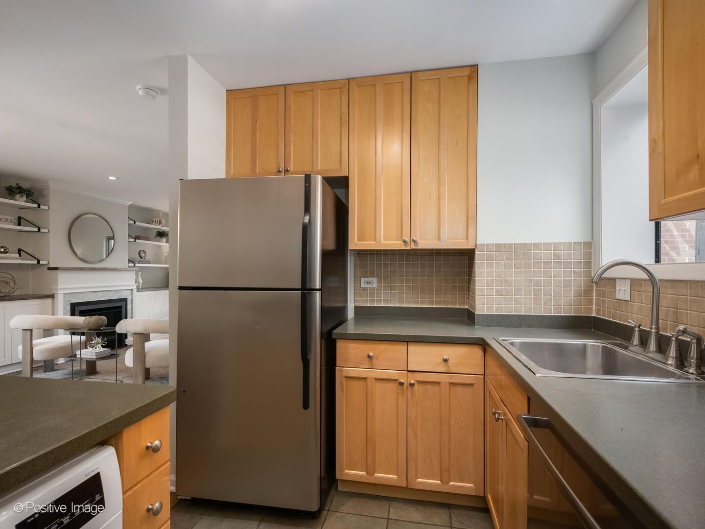 2121 N Lincoln Avenue Unit: 2121
