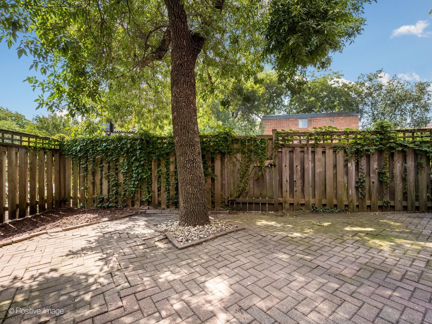 2121 N Lincoln Avenue Unit: 2121