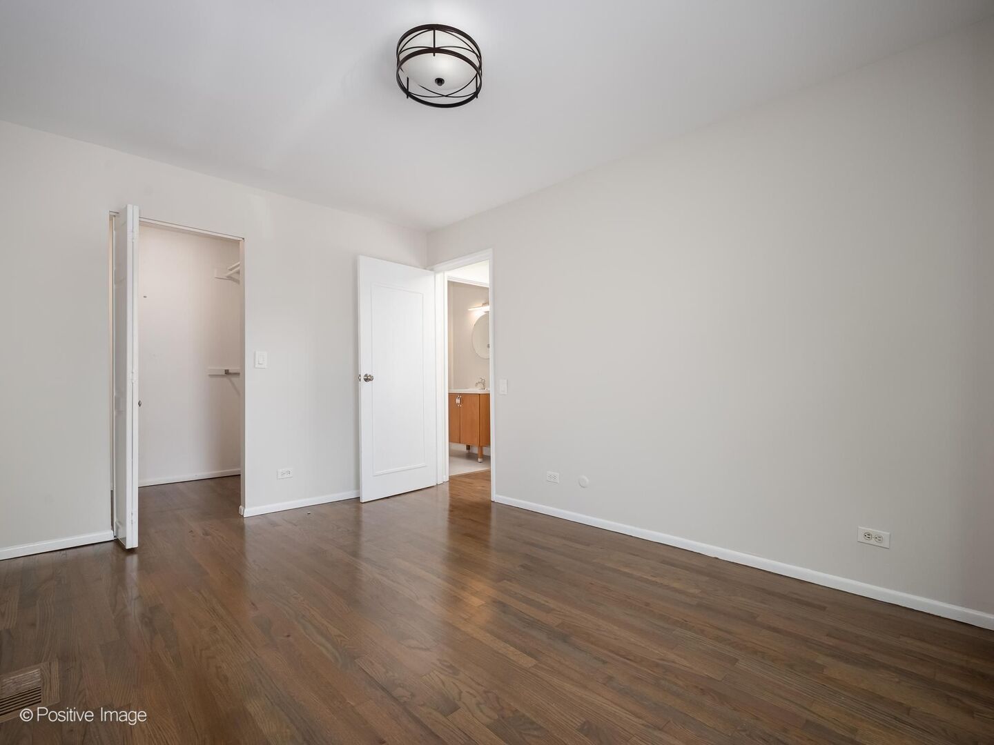 2121 N Lincoln Avenue Unit: 2121