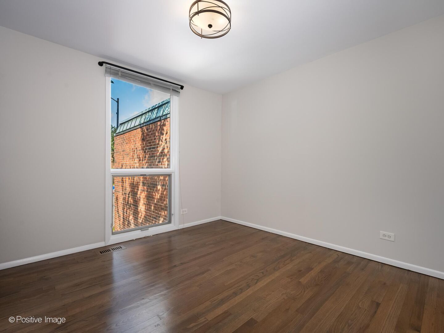 2121 N Lincoln Avenue Unit: 2121