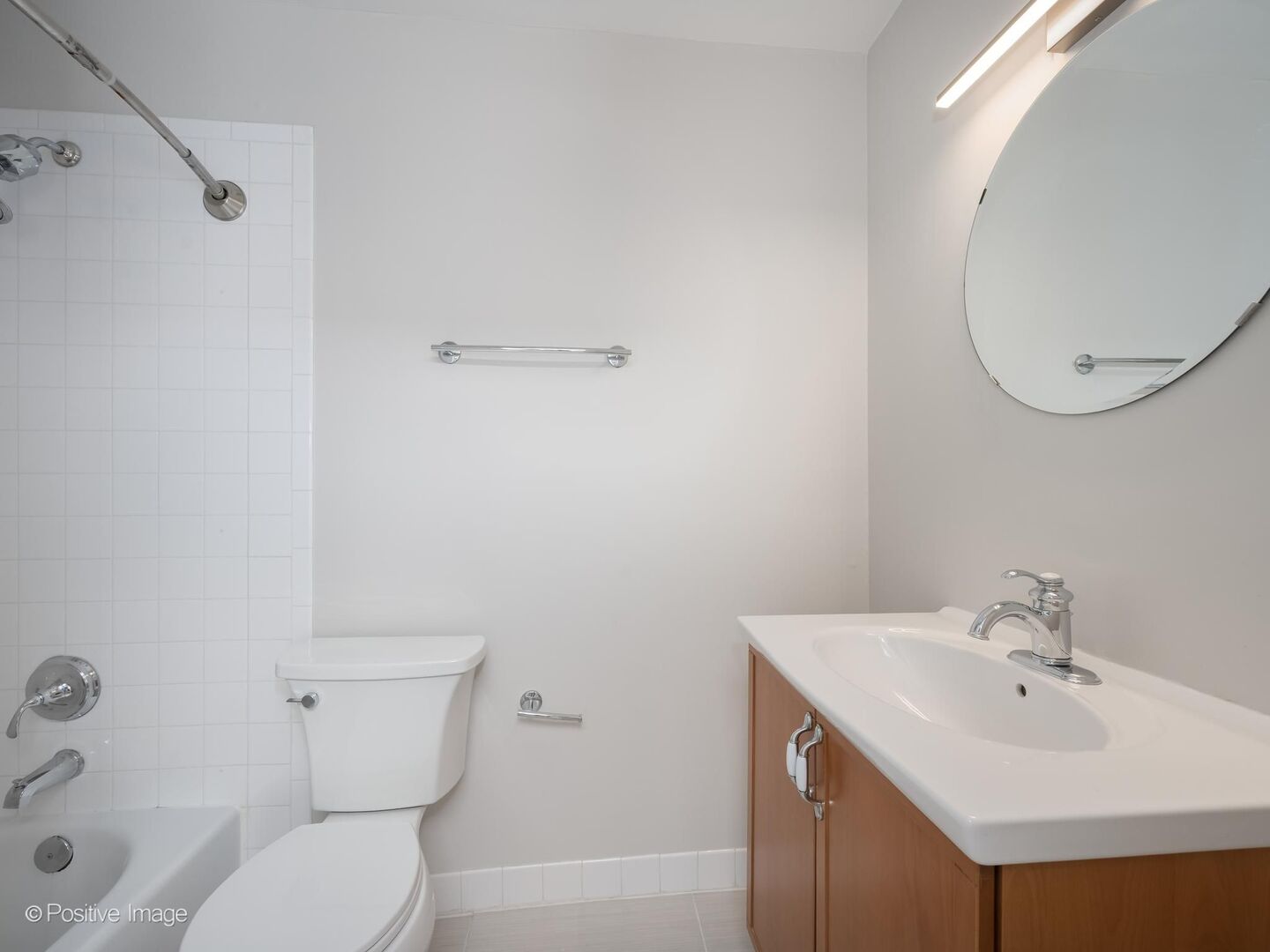 2121 N Lincoln Avenue Unit: 2121