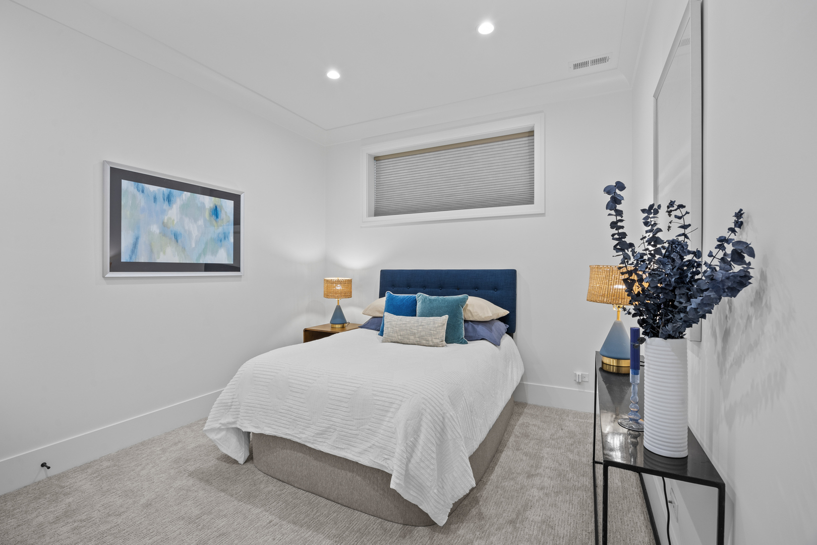 2541 N Wayne Avenue Unit: 1S