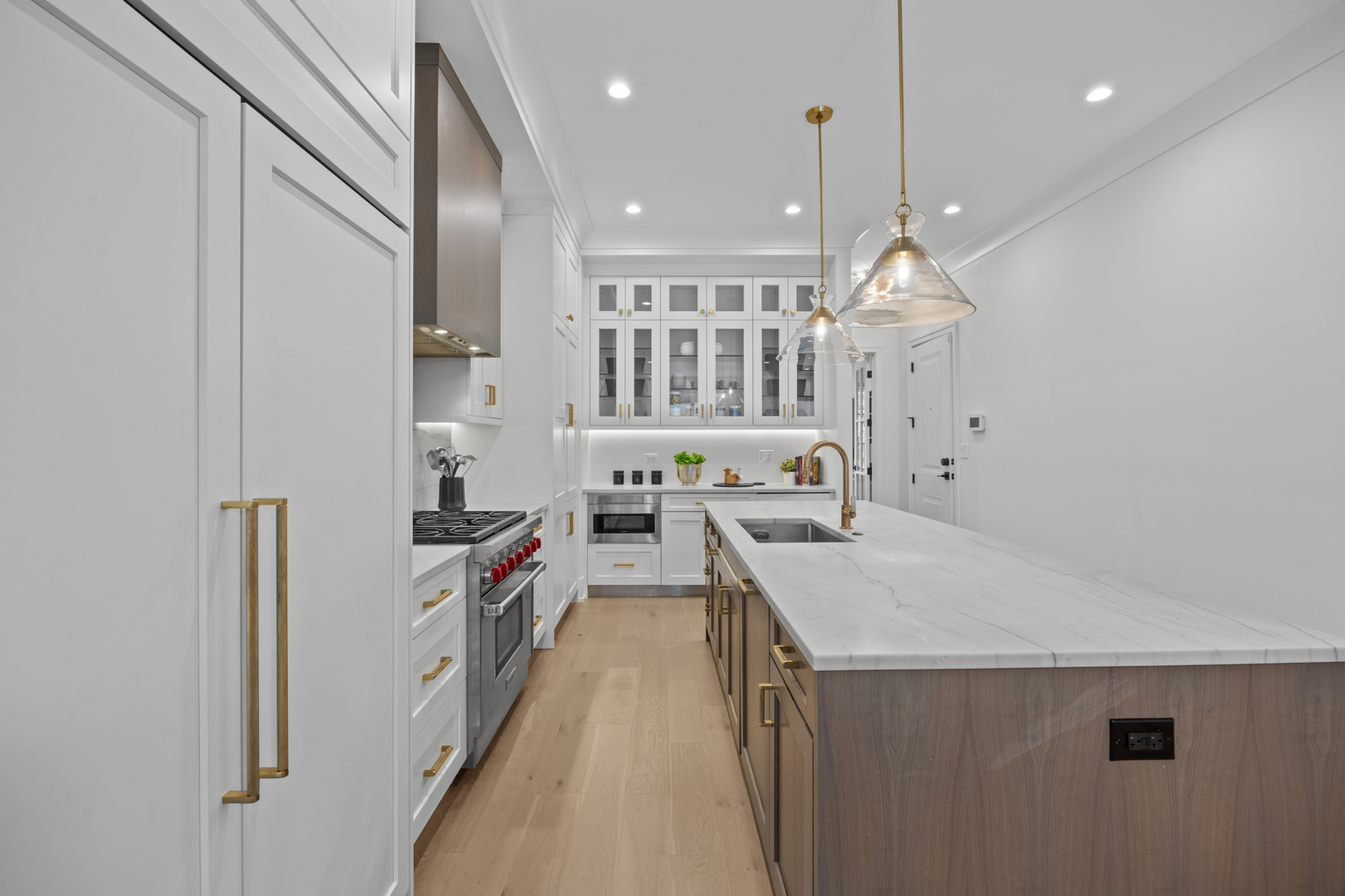 2541 N Wayne Avenue Unit: 1S