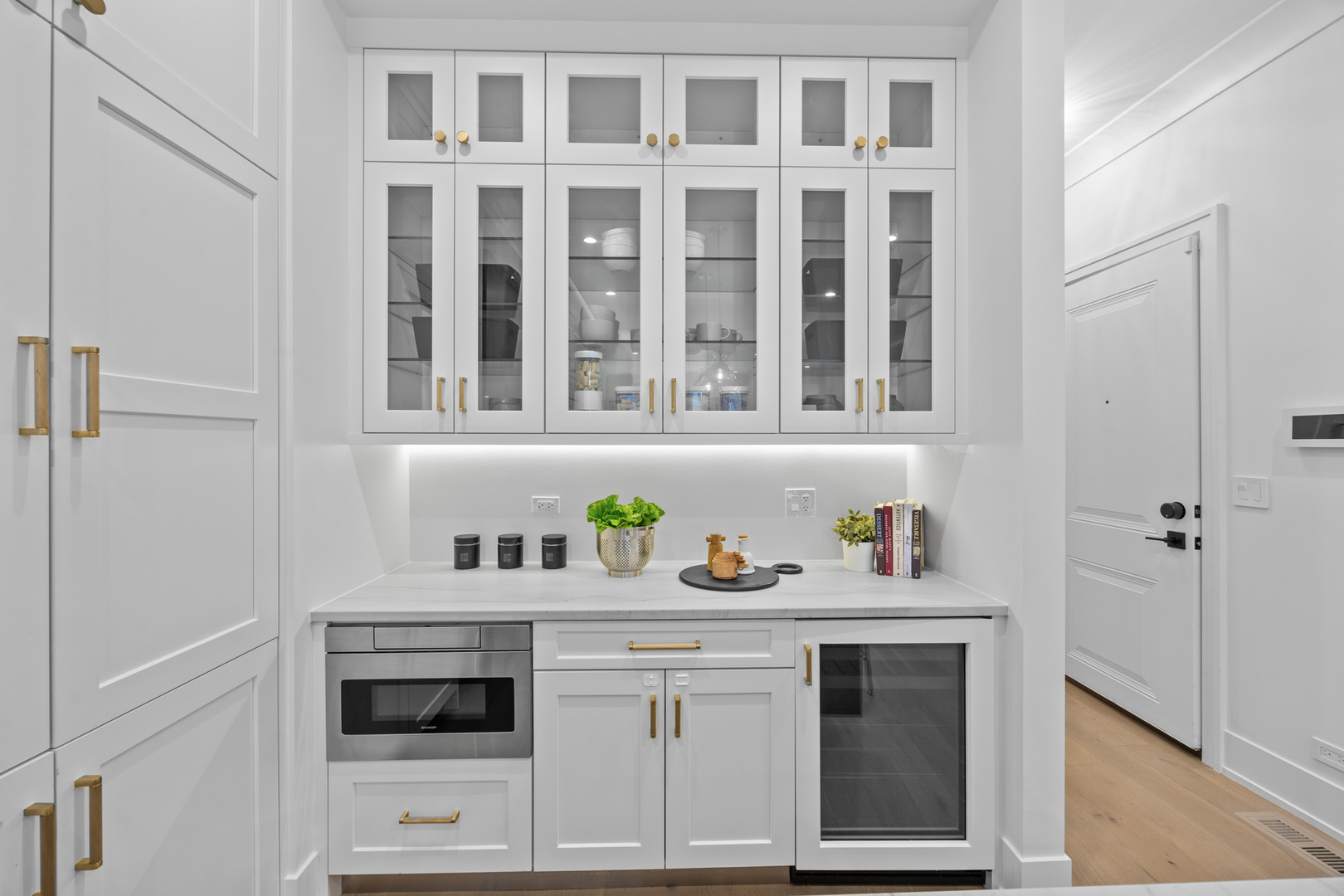 2541 N Wayne Avenue Unit: 1S