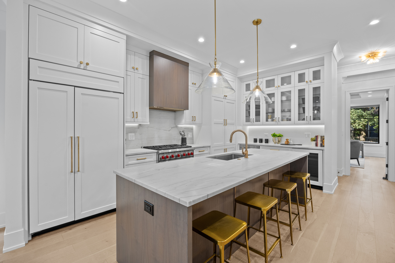 2541 N Wayne Avenue Unit: 1S