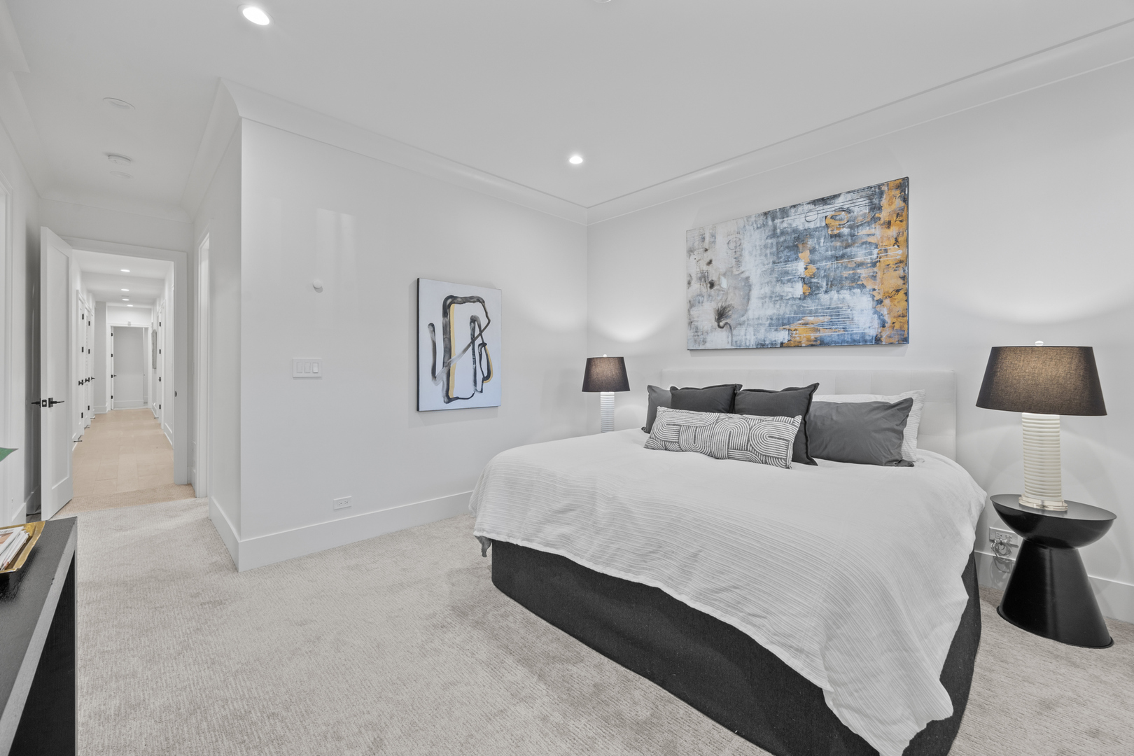 2541 N Wayne Avenue Unit: 1S