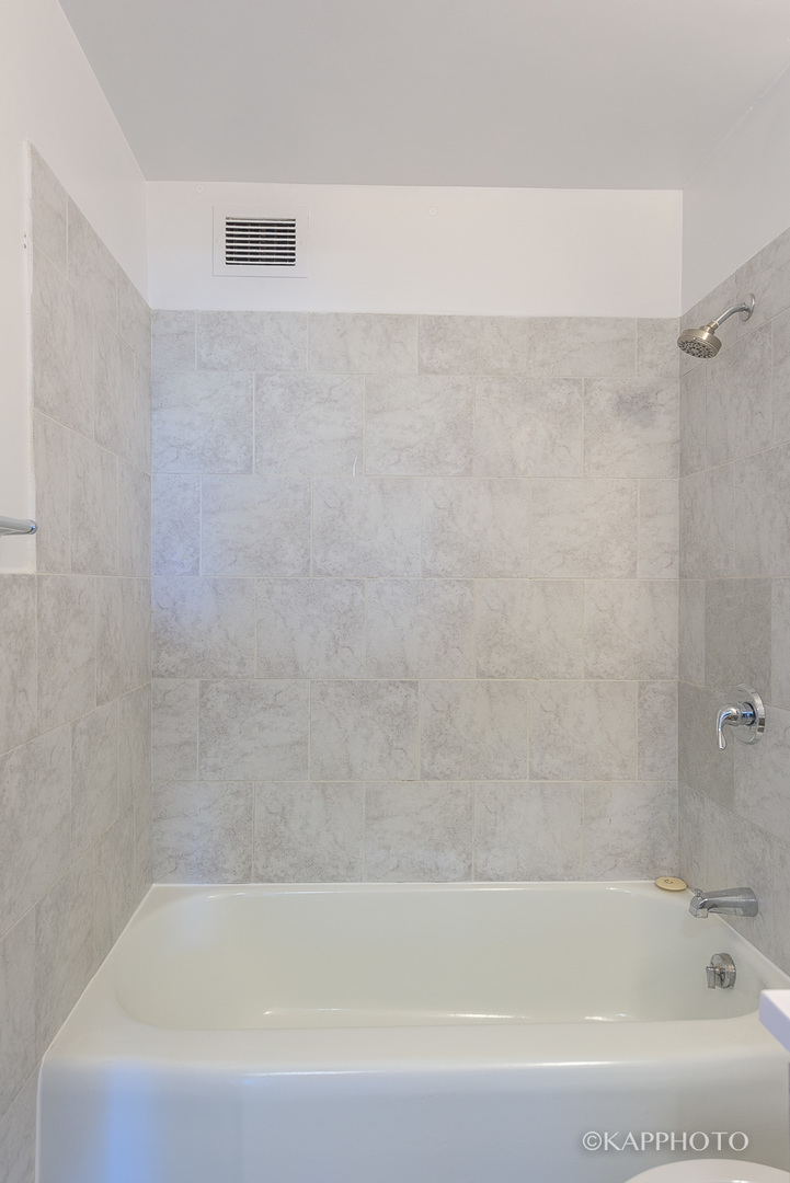 3600 N Lake Shore Drive Unit: 1216
