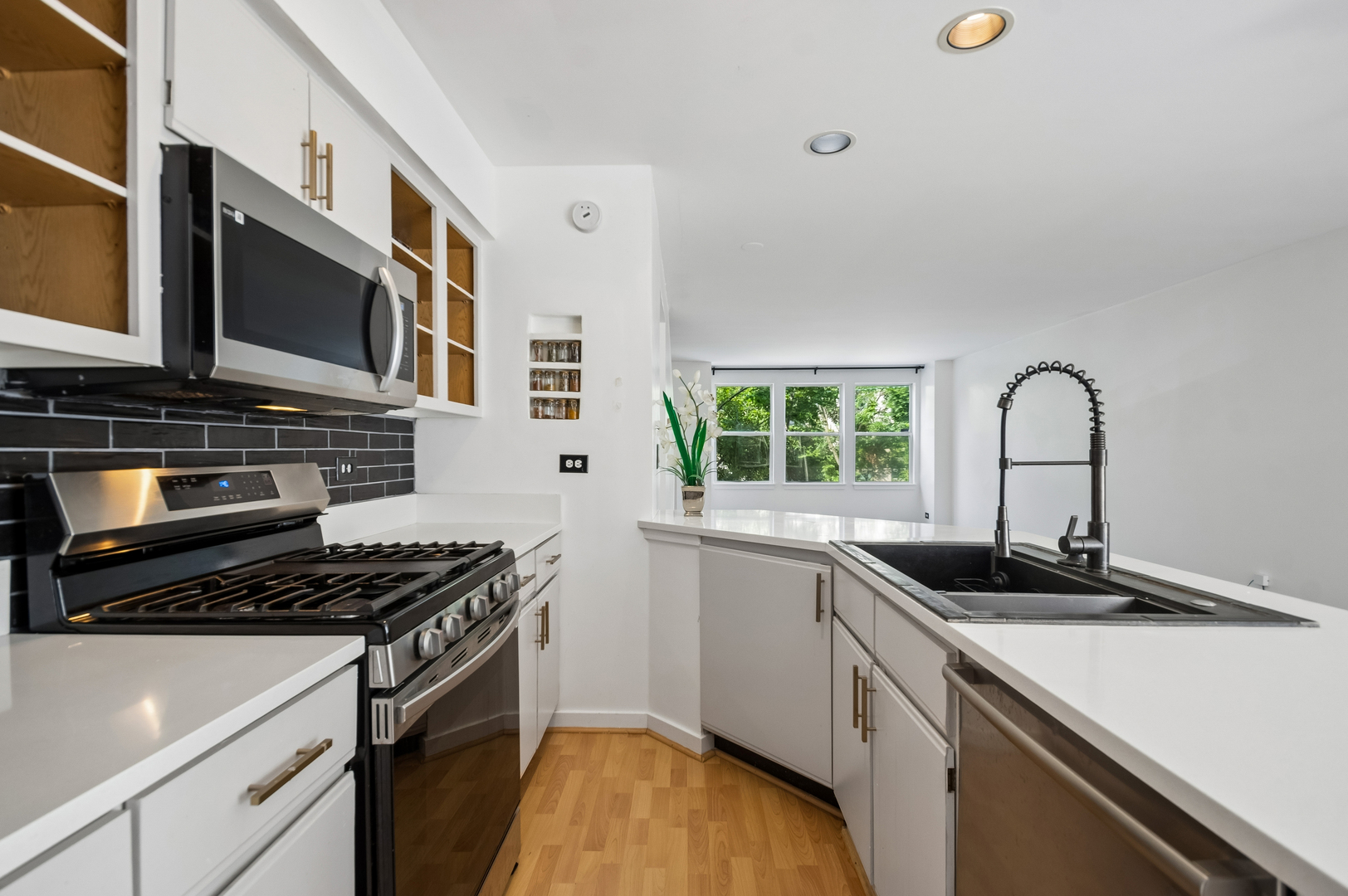 1007 E 61st Street