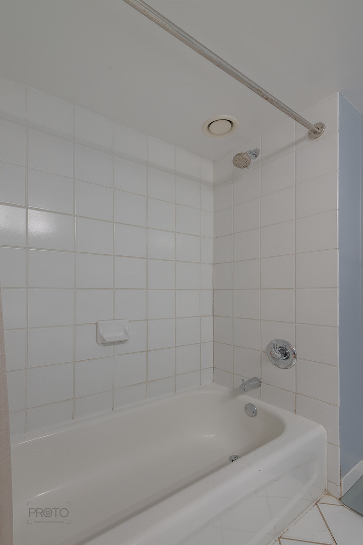 345 N La Salle Drive Unit: 2607