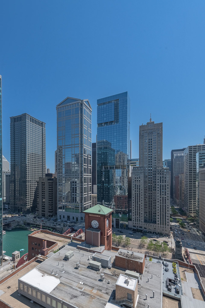 345 N La Salle Drive Unit: 2607