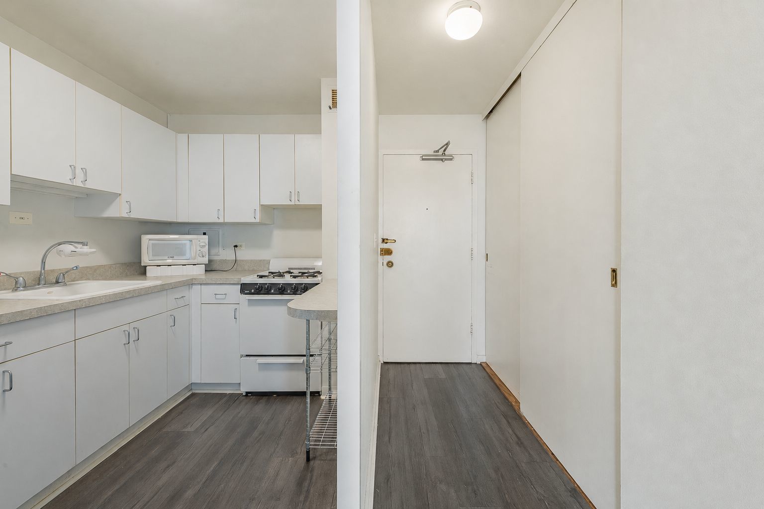 850 N Dewitt Place Unit: 16I