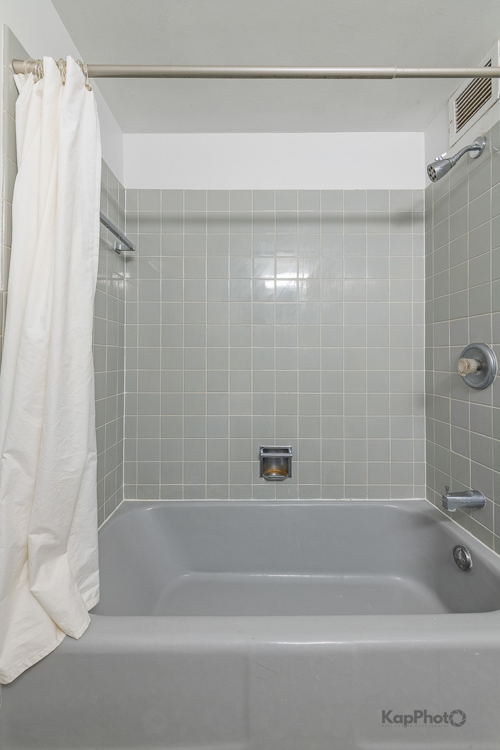 850 N Dewitt Place Unit: 16I
