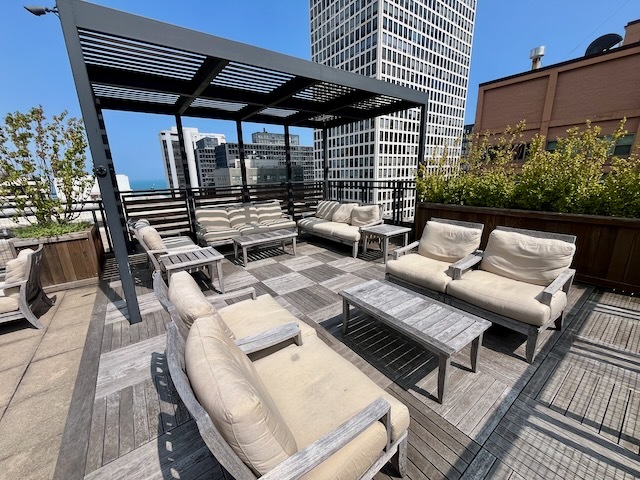 850 N Dewitt Place Unit: 16I