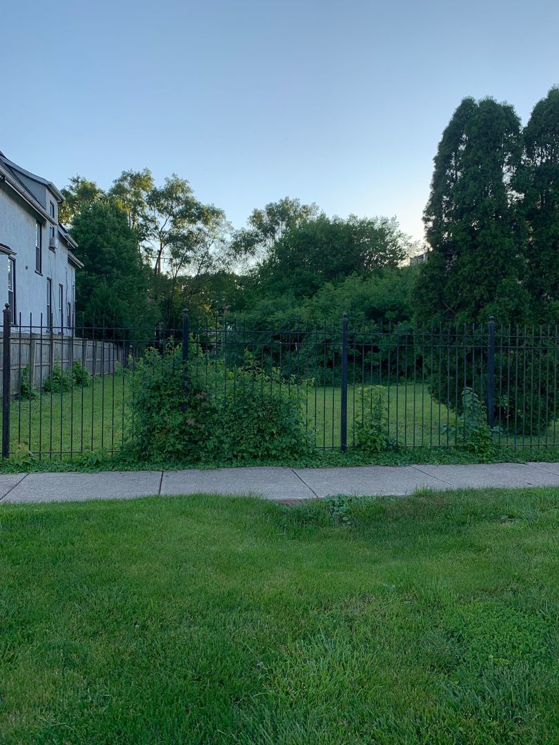 312 N Lotus Avenue