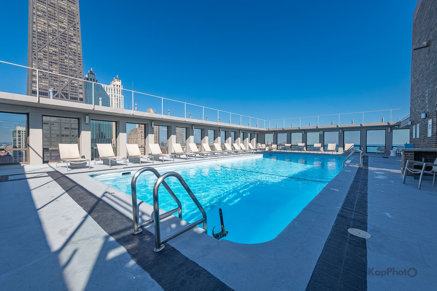260 E CHESTNUT Street Unit: 3902