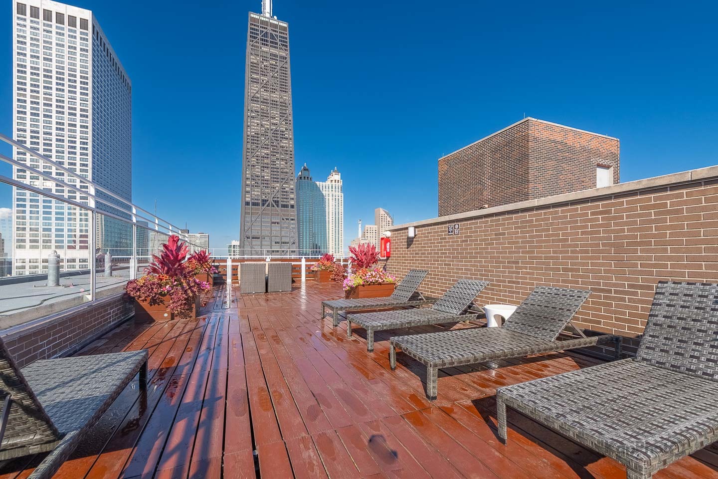 260 E CHESTNUT Street Unit: 3902