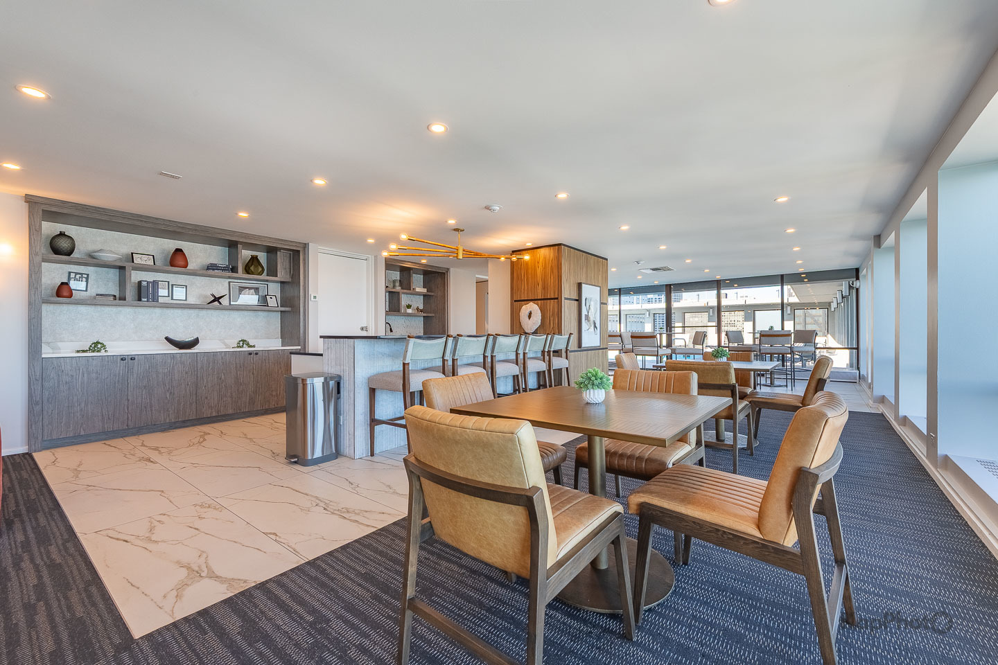 260 E CHESTNUT Street Unit: 3902