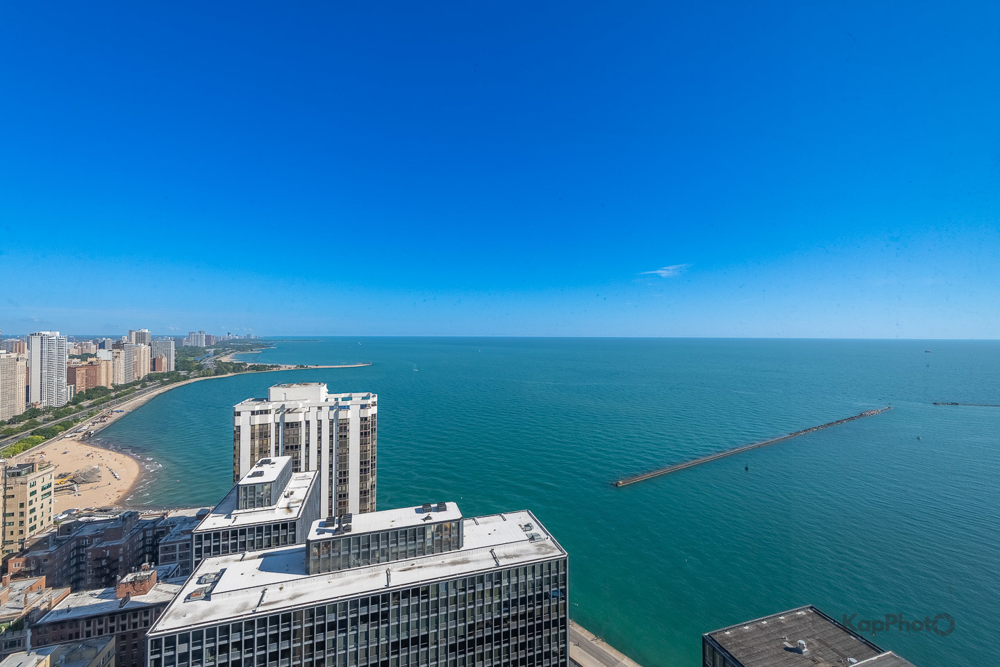 260 E CHESTNUT Street Unit: 3902