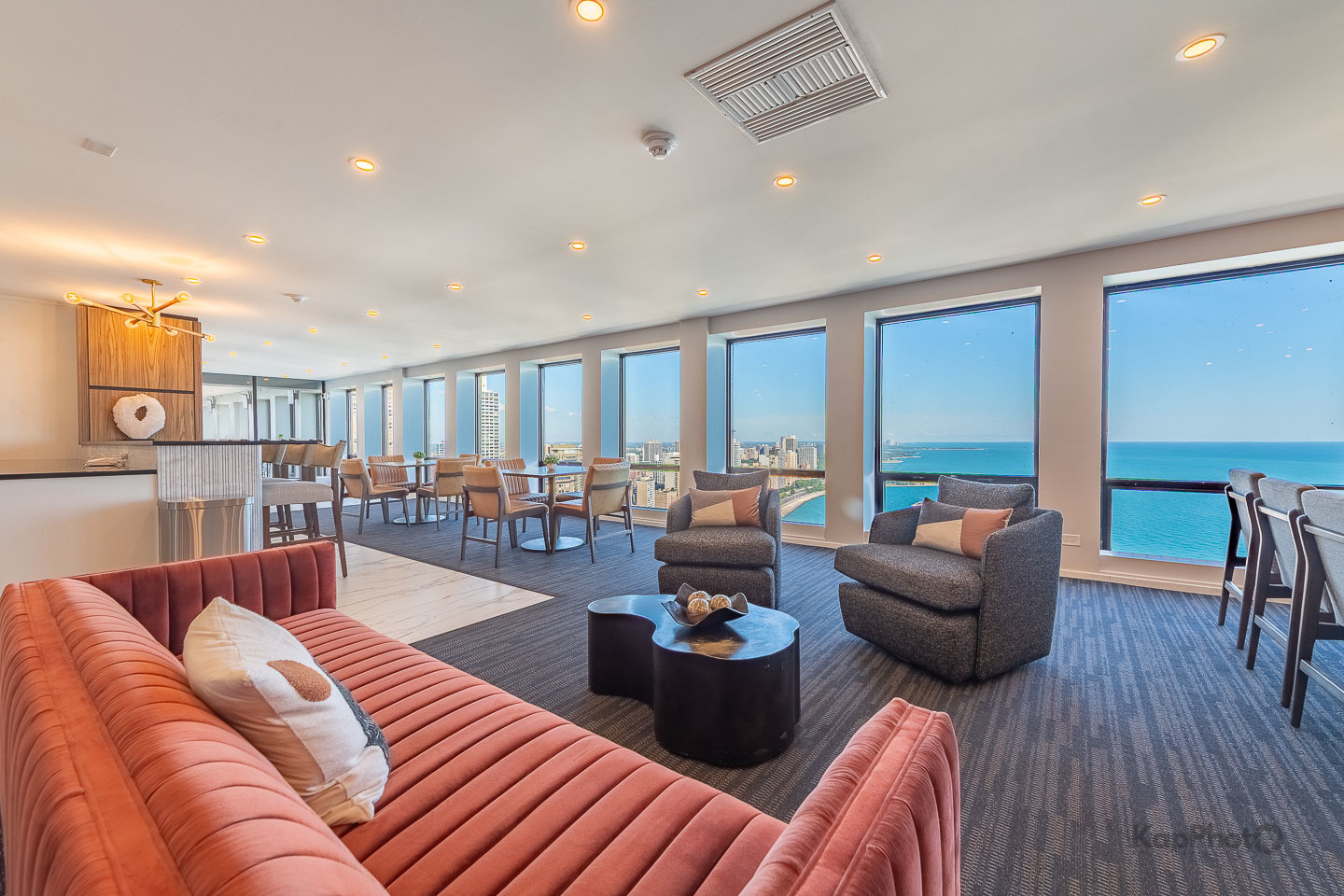 260 E CHESTNUT Street Unit: 3902