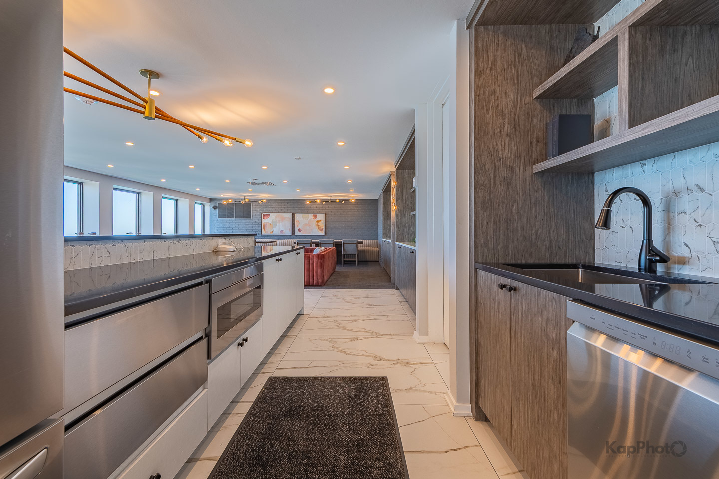 260 E CHESTNUT Street Unit: 3902