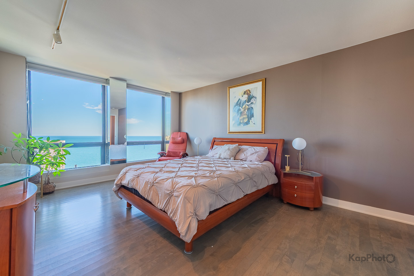 260 E CHESTNUT Street Unit: 3902
