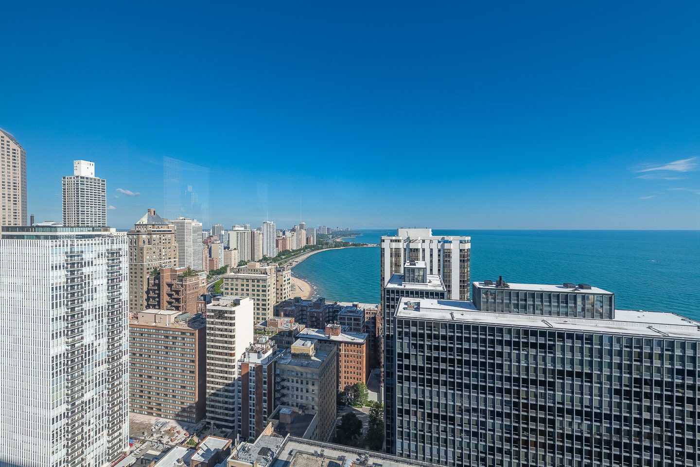 260 E CHESTNUT Street Unit: 3902