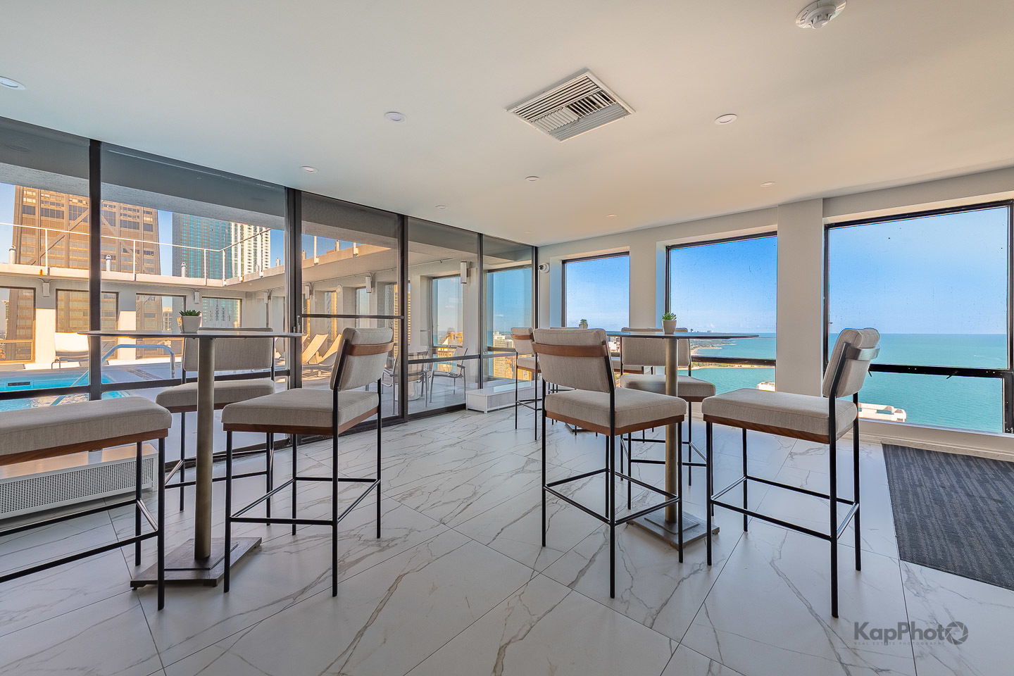 260 E CHESTNUT Street Unit: 3902