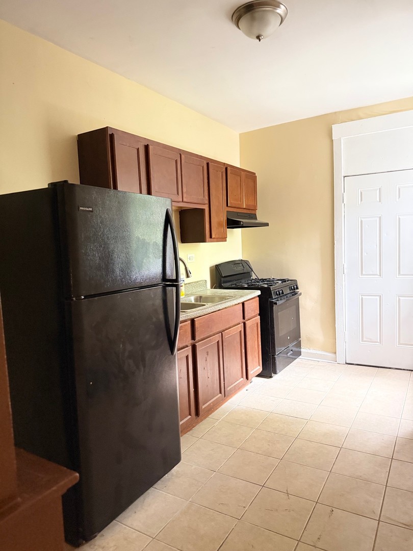 5703 S Emerald Avenue Unit: 2