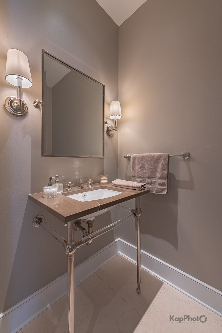 118 E Erie Street Unit: 18D