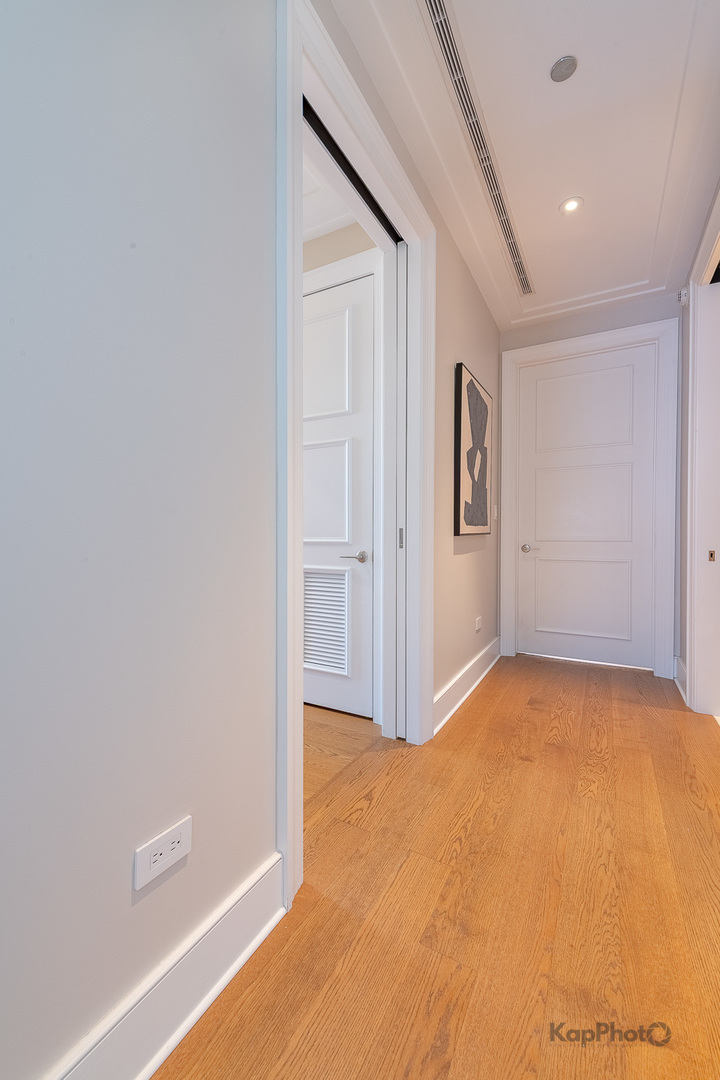 118 E Erie Street Unit: 18D