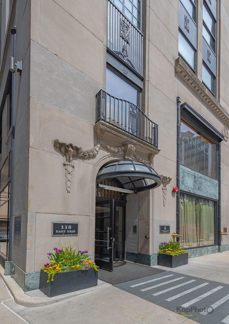 118 E Erie Street Unit: 18D