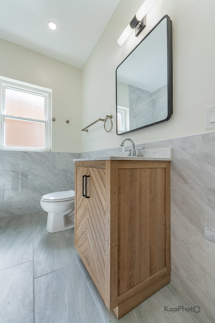 3818 N Kimball Avenue Unit: 2