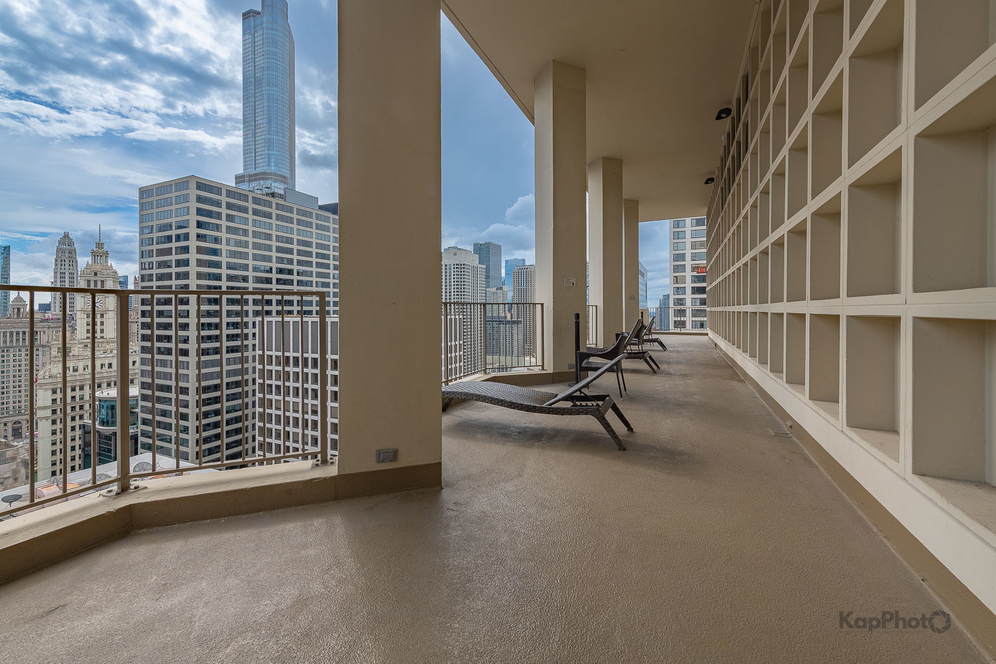 535 N Michigan Avenue Unit: 2003