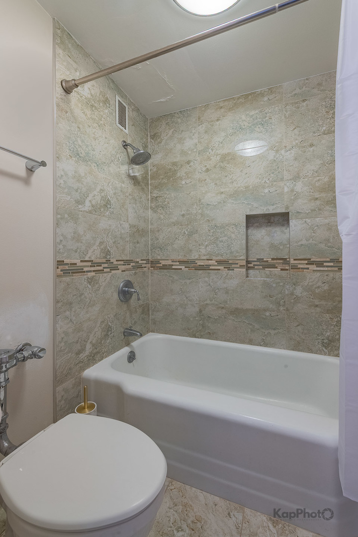 535 N Michigan Avenue Unit: 2003
