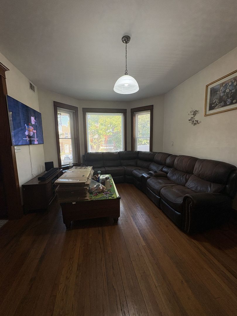 3341 W Evergreen Avenue Unit: 1
