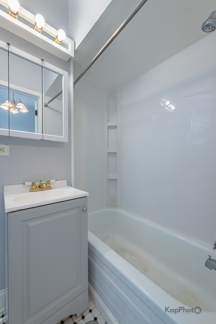 3001 S Haynes Court Unit: 2M