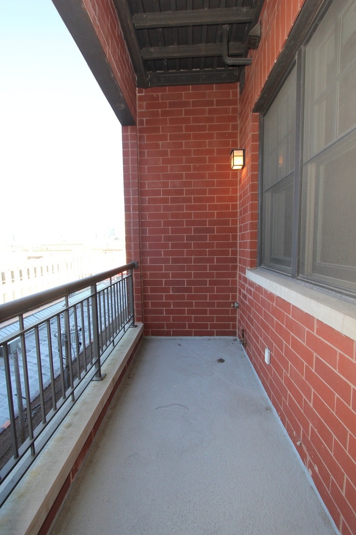 35 S Racine Avenue Unit: 5NW