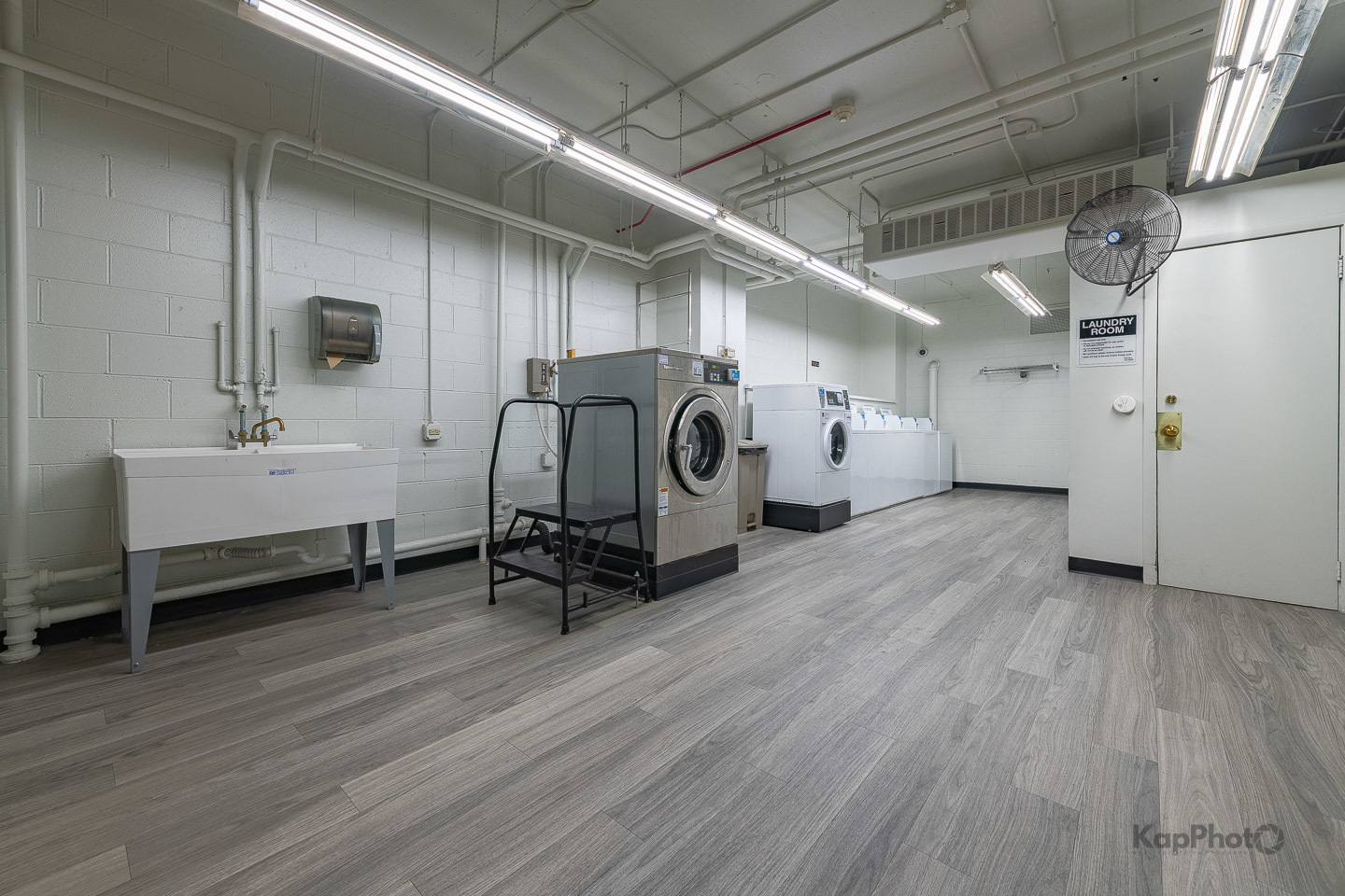1450 E 55th Street Unit: 527S