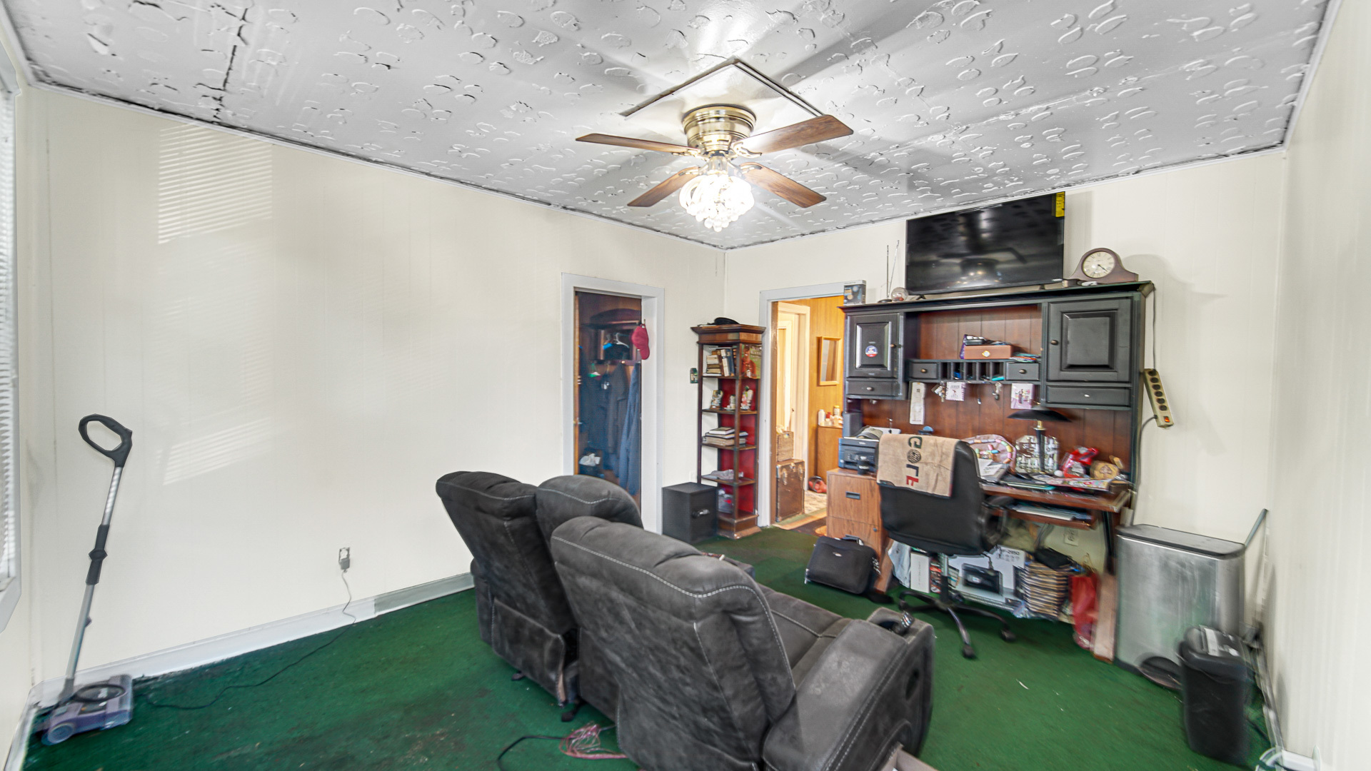 4425 W Carroll Avenue