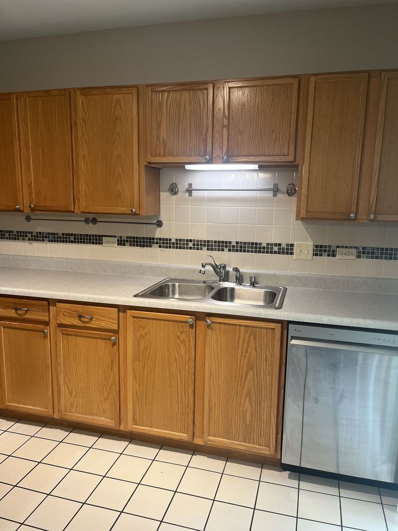 1404 W Split Oak Circle