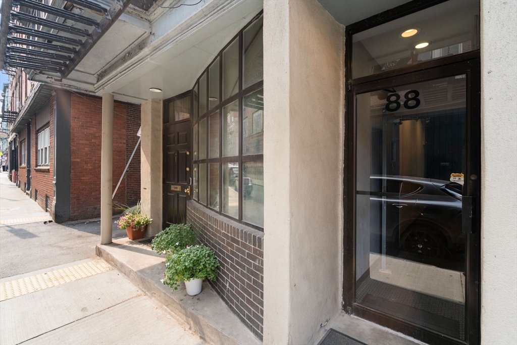 88 Prince Street # 8