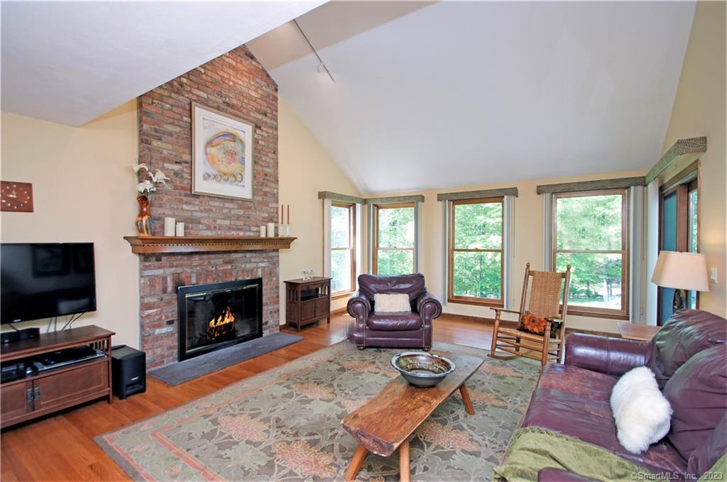 4 Lyndenwood Drive