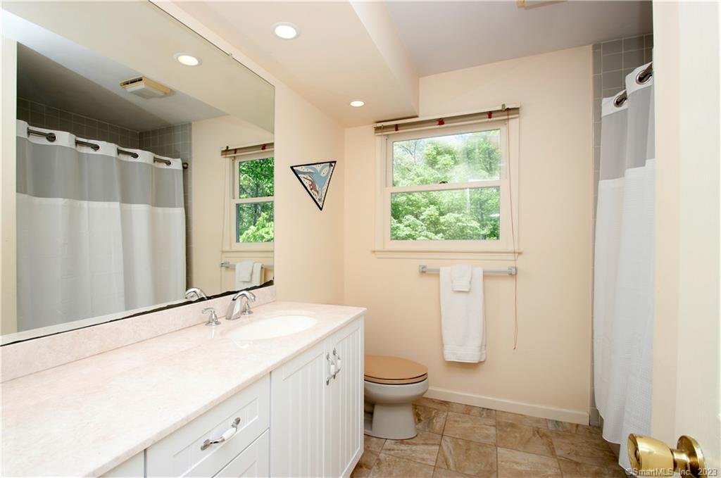 4 Lyndenwood Drive