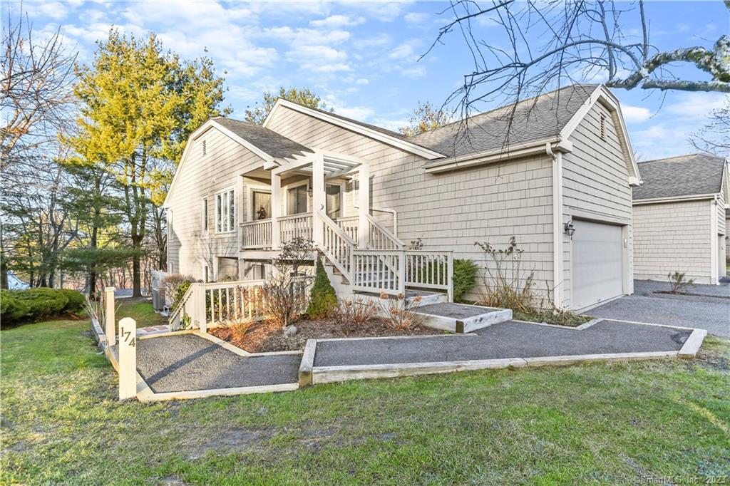 12 Boulevard Drive 32-174