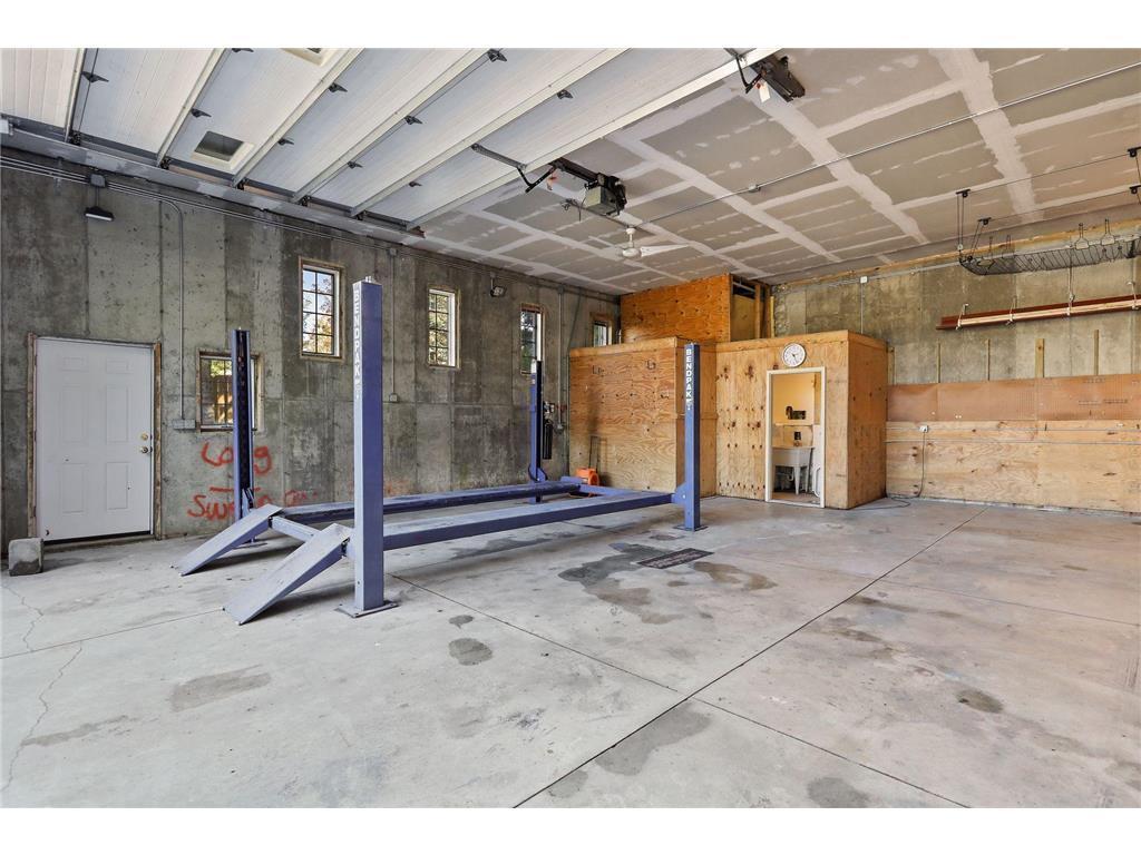 5724 Lynwood Boulevard