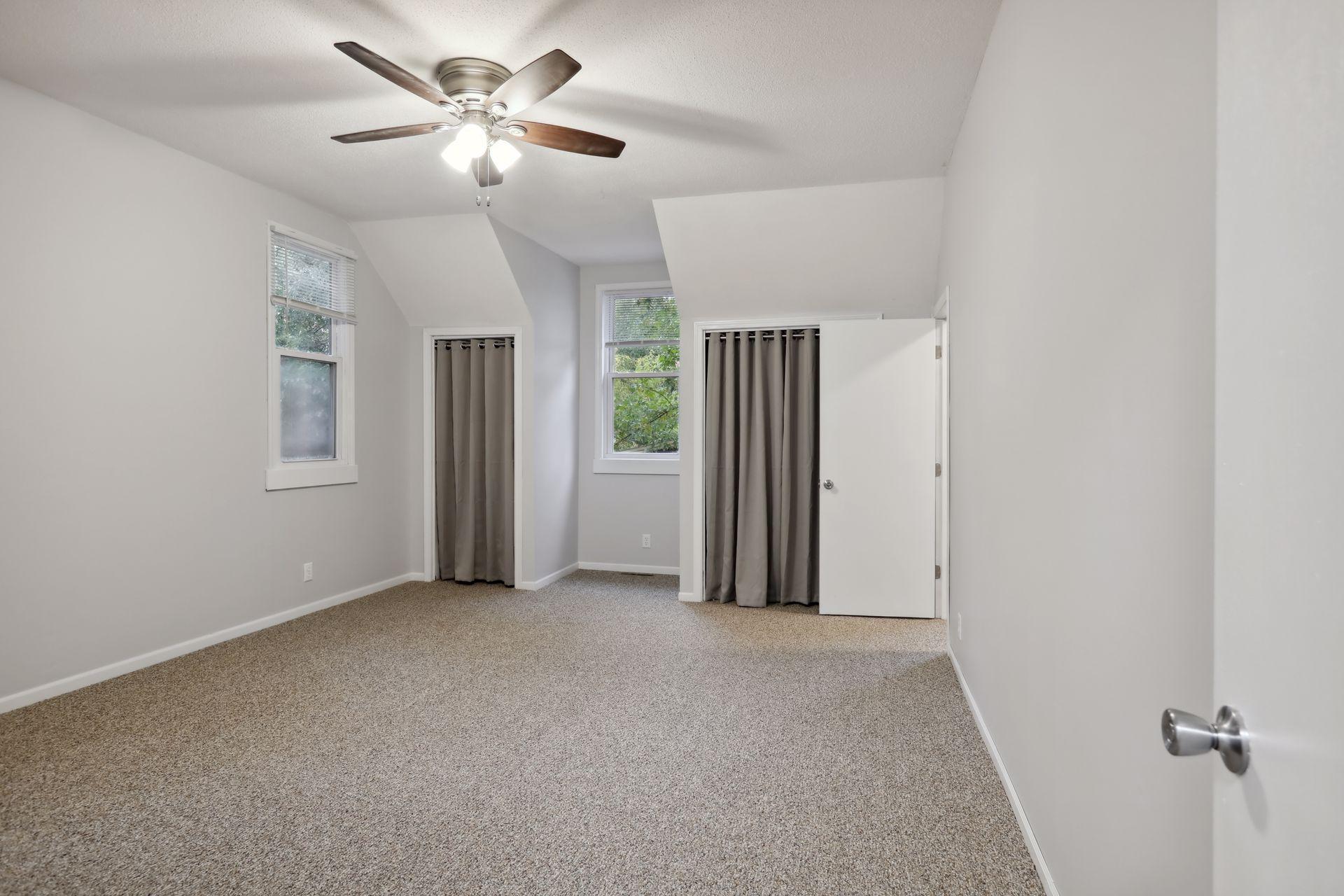 5724 Lynwood Boulevard