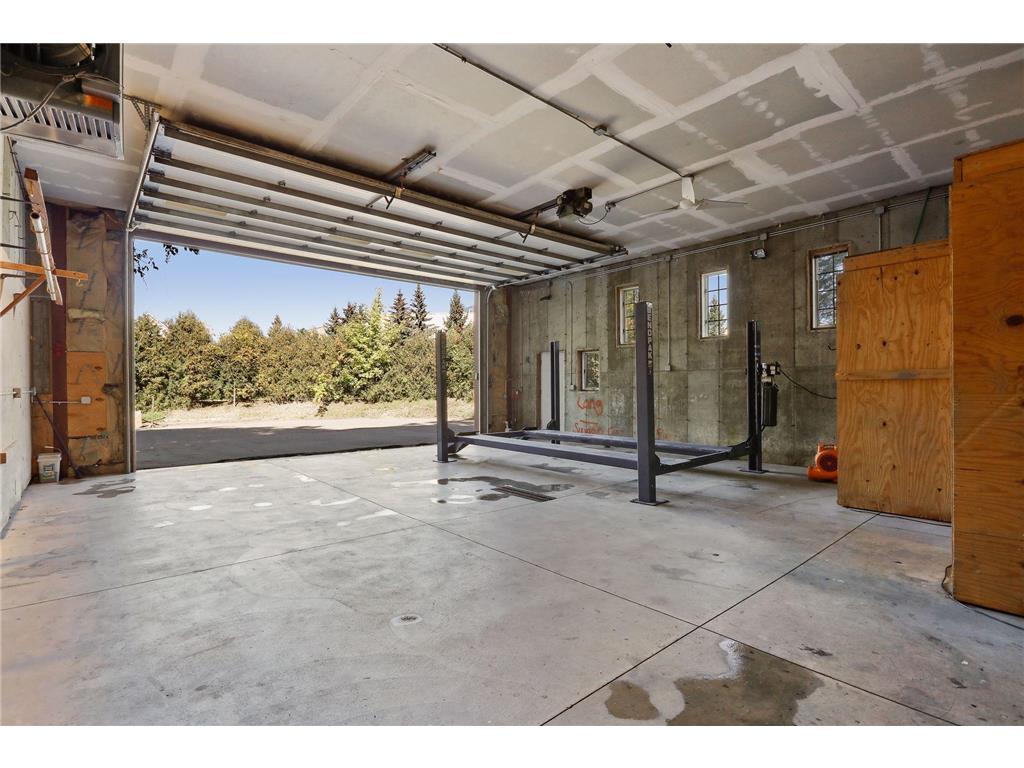 5724 Lynwood Boulevard