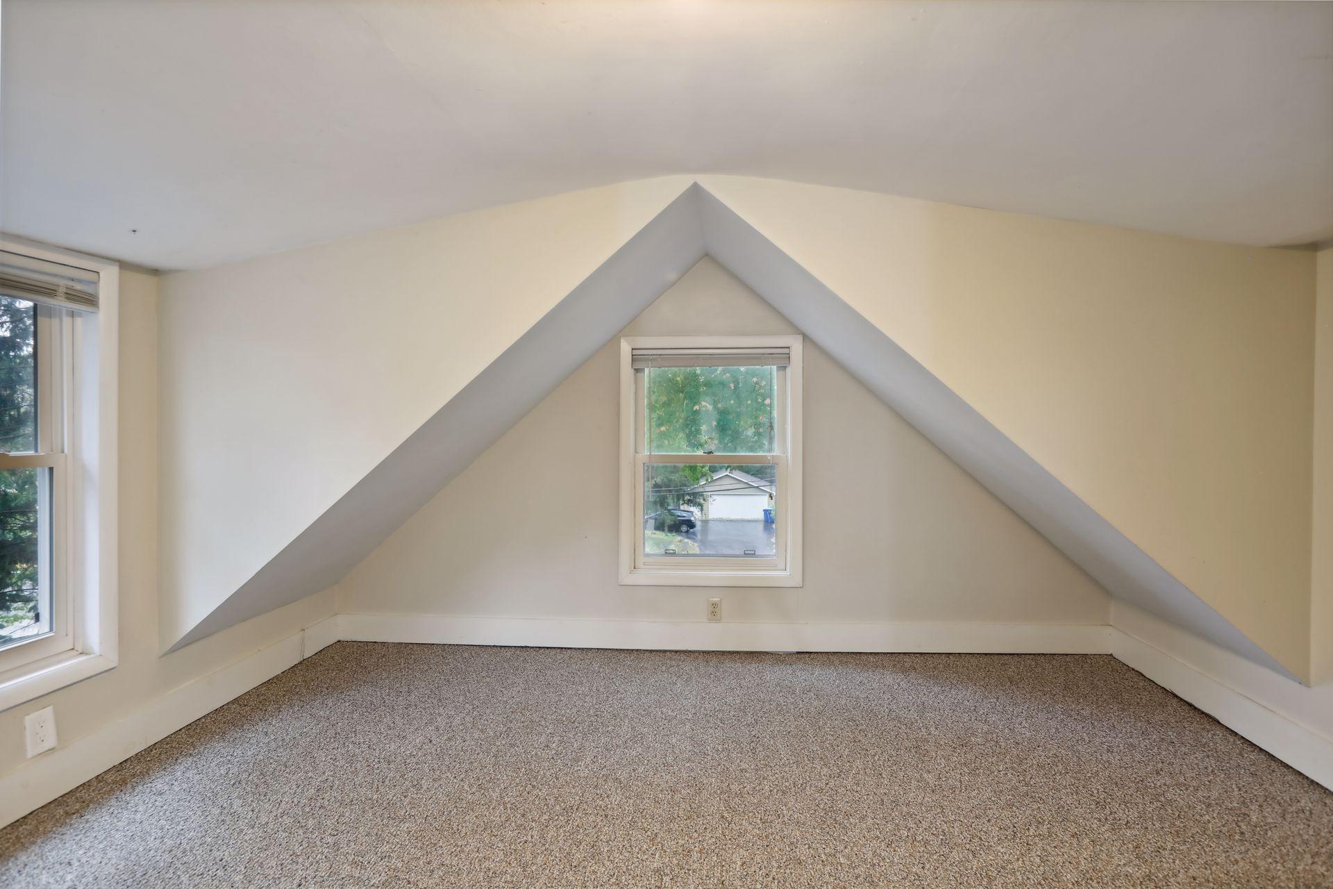 5724 Lynwood Boulevard