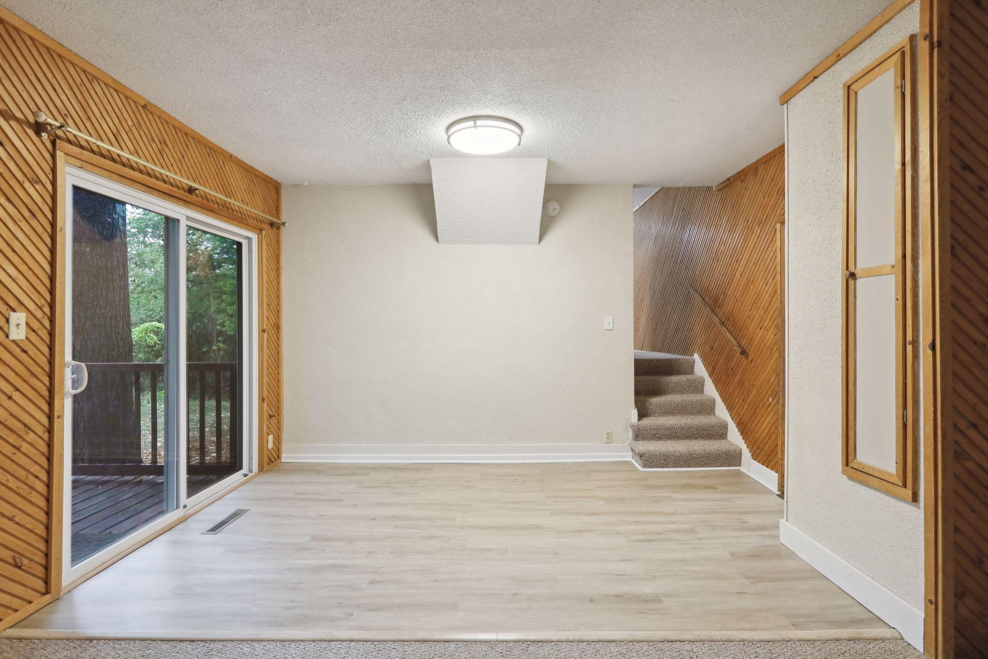 5724 Lynwood Boulevard