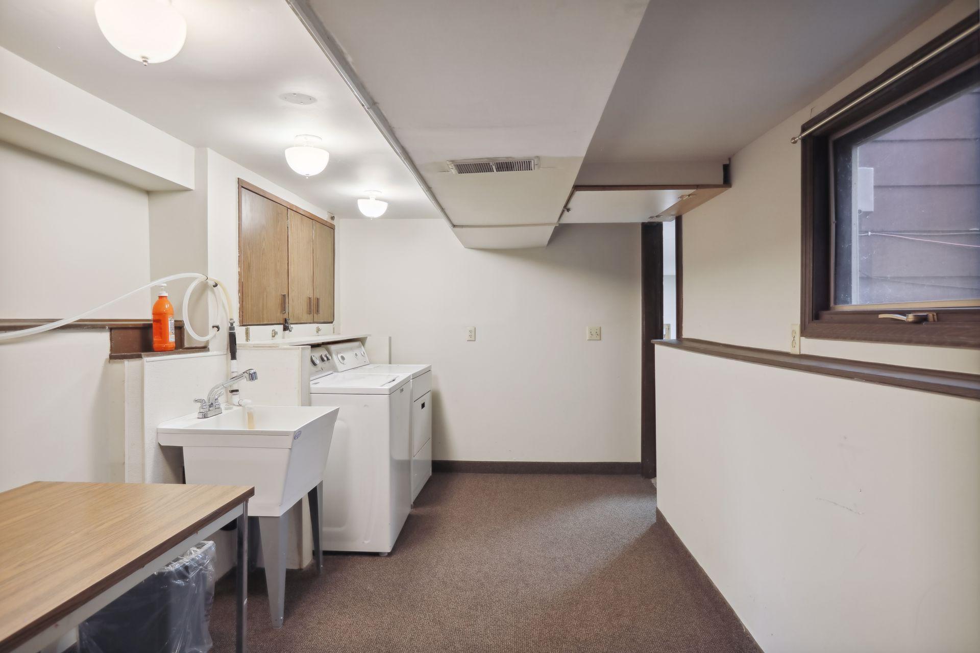 5724 Lynwood Boulevard